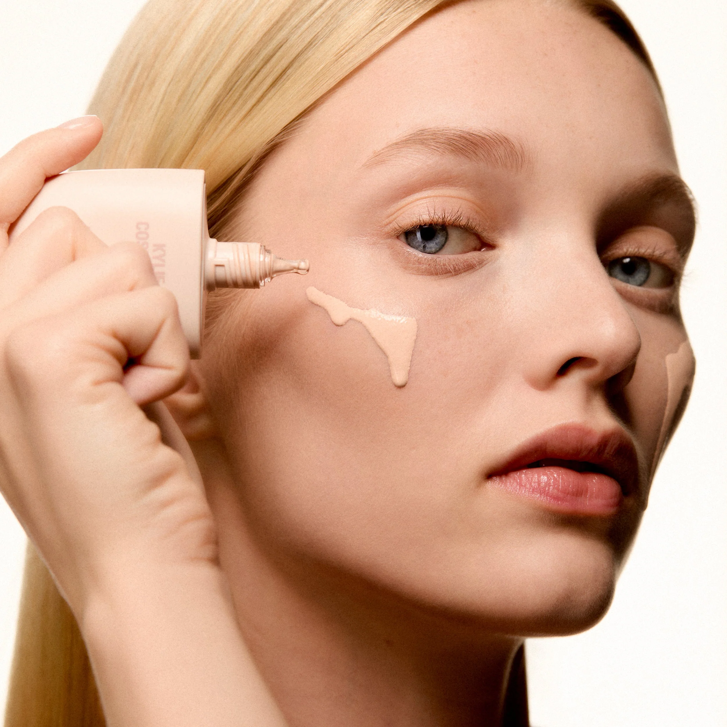 Skin Tint Blurring Elixir & Brush Duo - Image 8